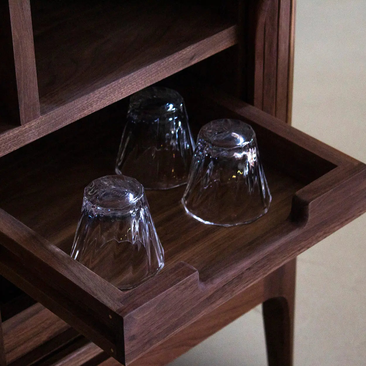 Peacock Wine Console - Osmo Canada Store